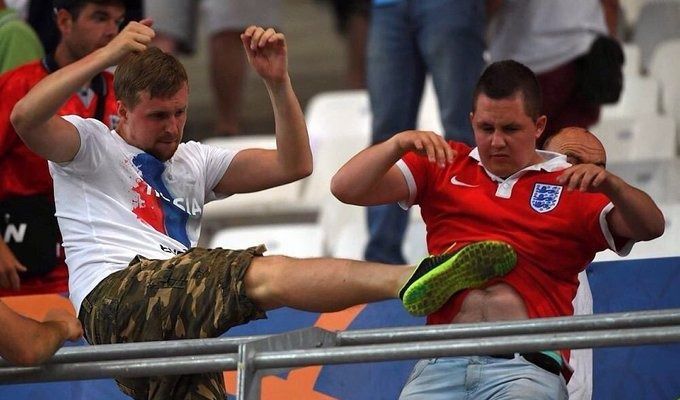 В Англії закликають відсторонити Росію від Євро-2016 (фото). Для Росії вимагають покарання за влаштовані вболівальниками безлади.