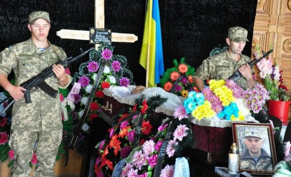 Скільки  бійців загинули на Донбасі у травні-департамент Міноборони. За травень 2016 року на сході України загинули 29 військовослужбовців, заявив начальник військово-медичного департаменту Міноборони Андрій Верба
