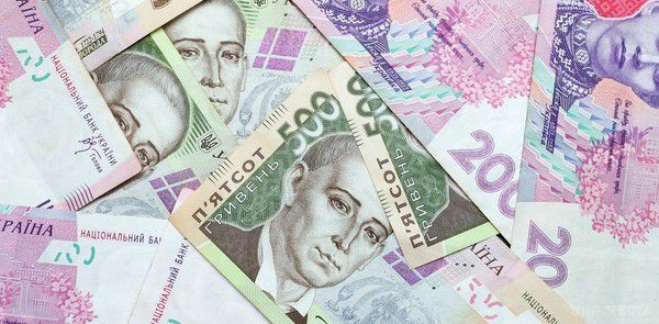 Українці забирають з банків валютні депозити. І конвертують заощадження в гривню.