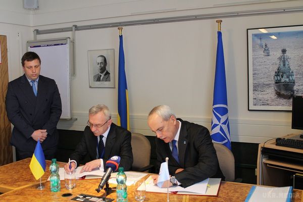 НАТО і МОУ   підписали угоду про підтримку ЗСУ. У Брюсселі підписано Угоду між Міноборони України та Агенцією НАТО щодо підтримки Збройних Сил України, 