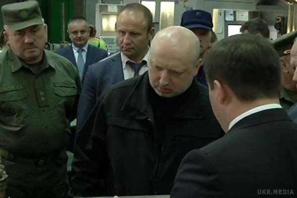 Турчинов знайшов заміну летальній зброї. Через заблокованого питання по летальній зброї в Україні до виробництва боєприпасів залучать близько 800 підприємств.