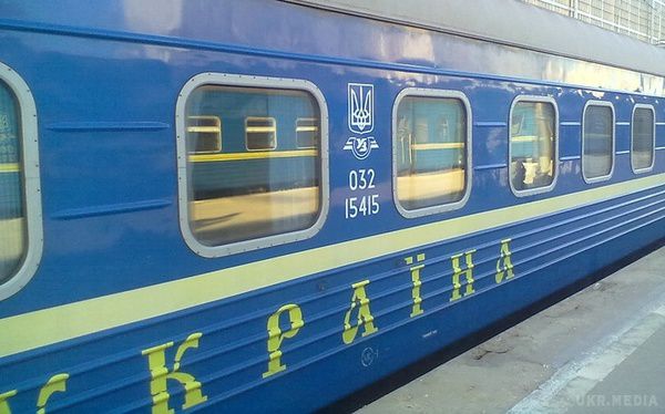 Українці масово здають квитки на потяги. В українських потягах виникли серйозні проблеми з білизною.