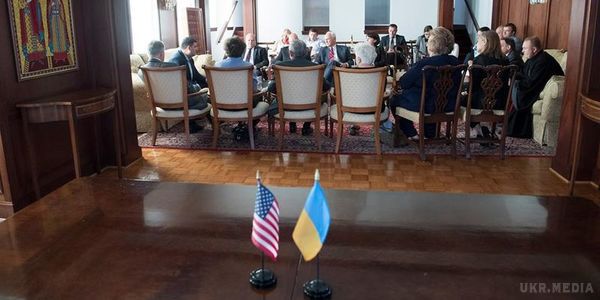 Гройсман: Україна потребує ефективного оборонного озброєння. Прем'єр-міністр Володимир Гройсман повідомив на зустрічі в США, що українська армія потребує модернізації, підготовці і озброєнні.