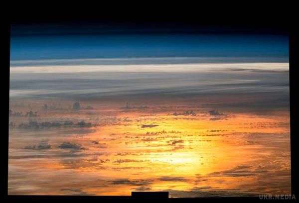 Опубліковано новий знімок заходу Сонця з борту МКС. NASA опублікувало фото заходу з космосу.