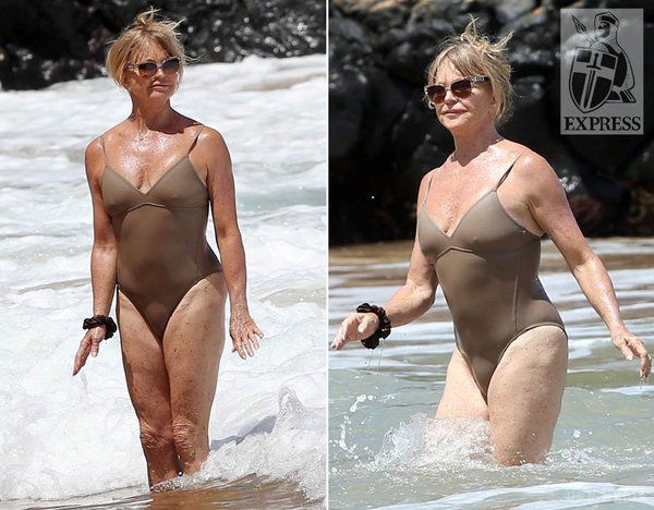 70-річна Голді Хоун здивувала фігурою в купальнику. Свій пляжний образ Голді Хоун доповнила сонцезахисними окулярами і зібраними вгору волоссям.