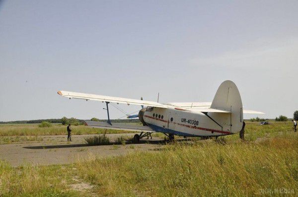 На Волині знайшли ще один літак контрабандистів. На Волині, в одному з сіл Киверского району, прикордонники виявили списаний літак.