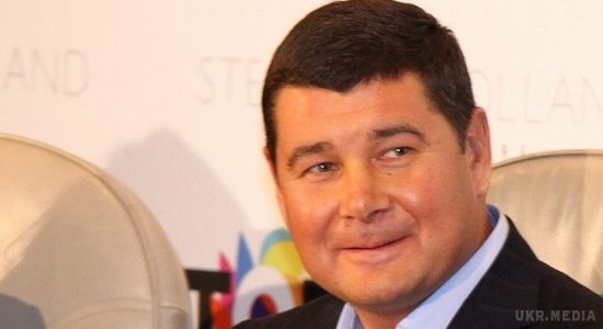  Сергій Лещенко викрив таємні плани Онищенка, який раптово повернувся до Києва. Нардеп від "Блоку Петра Порошенка" Сергій Лещенко повідомив, що Олександр Онищенко, з якого мають зняти депутатську недоторканість, повернувся до Києва.
