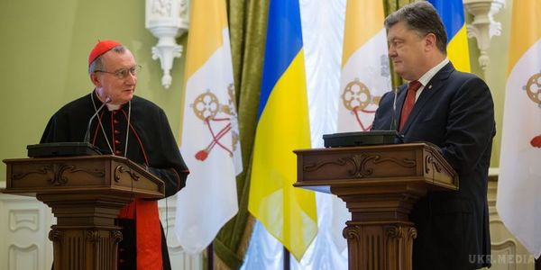 Порошенко попросив Папу Римського сприяти безвизу для України. Президент зазначив, що безвізовий режим, безумовно, сприятиме в тому числі і релігійного паломництва українських віруючих у Ватикан.