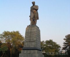  18 червня 1939 р, 77 років тому, на могилі Тараса Шевченка в Каневі встановлено бронзовий пам'ятник. 22 травня 1861 прах Шевченка було перепоховано на Чернечій горі біля Канева.