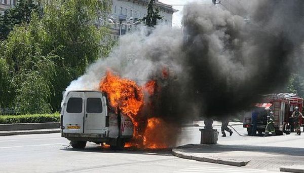У Санкт-Петербурзі вибухнула маршрутка з пасажирами (відео). В Росії виникла пожежа в салоні маршрутного таксі, яка перевозила пасажирів.