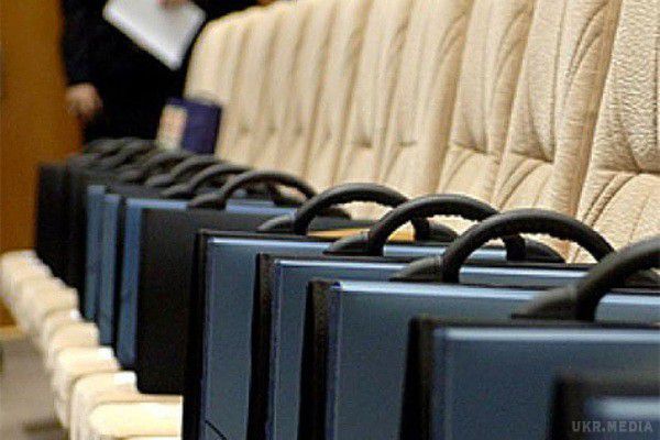 Батьки і діти: «сімейний підряд» у вищому ешелоні української політики. Якщо вірити українським політикам, члени їх сімей – суцільно успішні бізнесмени, талановиті управлінці і цілком незалежні політики. 