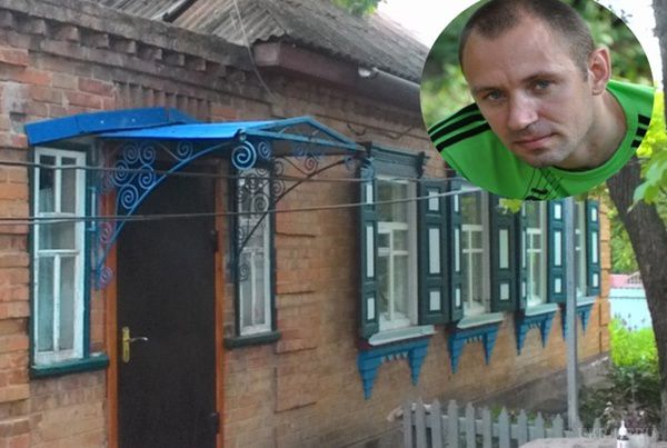 За борги батька продали квартиру разом з синами. Таке абсолютне, здавалося б, поняття, як справедливість, - палиця о двох кінцях. Через дев'ять років після смертельного ДТП родичі загиблого нарешті отримали призначену судом компенсацію. Але це стало справжньою трагедією для рідних винуватця аварії. Літня жінка і двоє її синів, один з яких інвалід-візочник, виявилися проданими разом з будинком, який пішов з молотка. І не сьогодні-завтра можуть бути зараховані в офіційні бомжі.