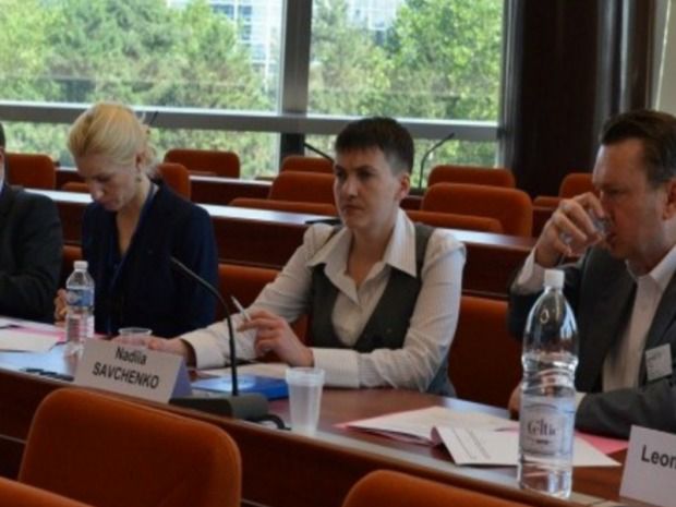 Савченко на засіданні в ПАРЄ розповіла, чого очікує від Європи. Нардеп вранці взяла участь в робочому засіданні групи Європейської народної партії (ЄНП) в рамках пленарного засідання ПАРЄ. 