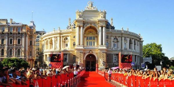 Одеський міжнародний кінофестиваль: представлена програма цього року. Відомо, що також буде представлений мюзикл в конкурсній програмі та покажуть документальний фільм про Нємцова.