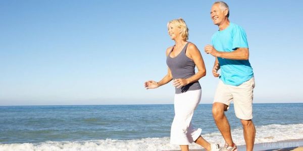 Що радять медики, щоб знизити ризик смерті. Лікарі сподіваються, що невеликі щоденні прогулянки стануть частиною способу життя літніх людей.