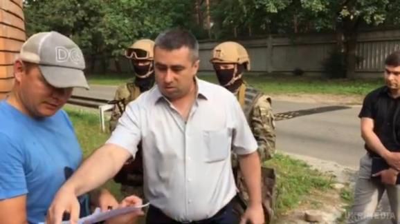 Радикали обурені "помилковим обшуком" ГПУ у Ляшка (відео). Прес-секретар Юрія Луценка запевняє, що представники Радикальної партії перебільшують, а їхній лідер використав ситуацію для власного піару.
