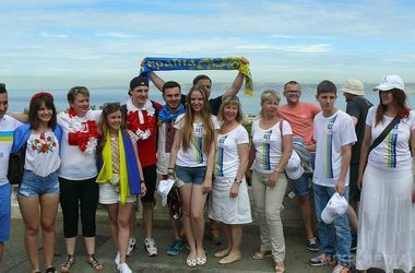 Марсель напередодні матчу Україна - Польща: братання фанатів, а у французькій поліції - багет за розкладом (фото)