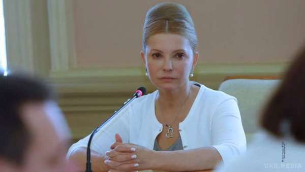 Тимошенко подала до суду на Гройсмана і уряд. Лідер партії Батьківщина, Юлія Тимошенко подала судовий позов проти українського уряду і його глави Володимира Гройсмана.