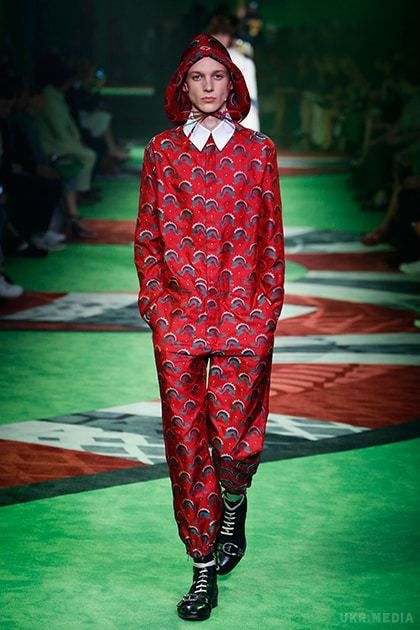 Тиждень чоловічої моди в Мілані: топ-20 найбільш екстравагантних образів (фото). У вівторок, 21 червня в Мілані завершився Тиждень чоловічої моди, на якій були представлені весняно-літні колекції 2017 року.