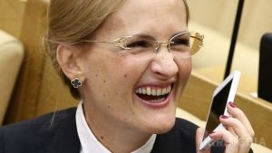 Мільйони росіян можуть покинути поштові системи РФ з-за закону депутатки з партії Путіна. Підвищення цін на послуги, відключення сервісів, деградація ринку, порушення приватності – це далеко не весь перелік наслідків для телеком-галузі з-за "пакет антитерористичних поправок" Ірини Ярової.