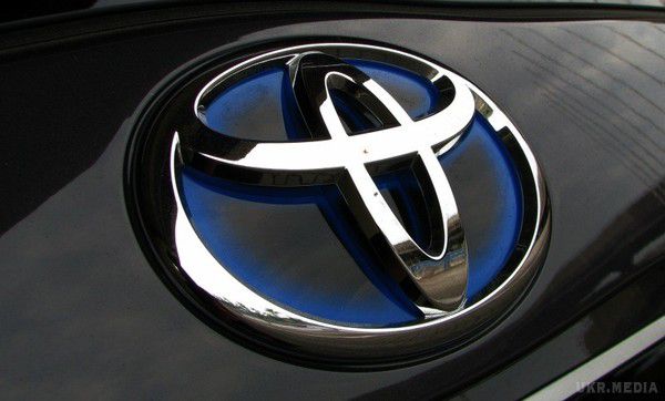 Компанія Toyota створить авто з штучним інтелектом. Японська корпорація Toyota в даний час займається створенням авто, здатних здійснювати переміщення без водіїв, а також планує впровадити в них штучний інтелект. Найімовірніше, дебют моделі відбудеться через чотири роки і виявиться якимось сюрпризом до майбутньої в 2020 році олімпіаді в японській столиці.