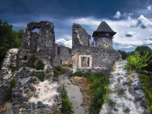 5 наймістичніших замків Західної України. Містичний туризм набуває все більшої популярності з кожним роком. 
