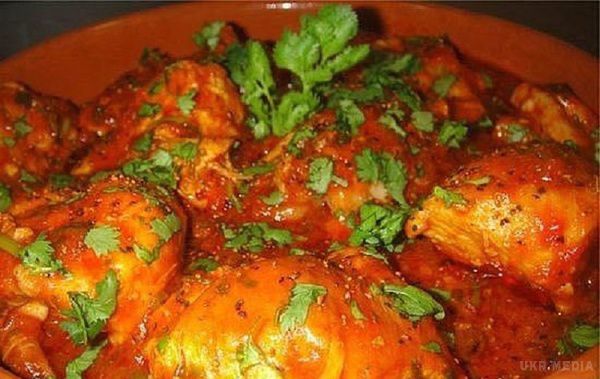 Чахохбілі по-грузинськи (рецепт). Чахохбілі - це тушкована курка з овочами, відоме блюдо грузинської кухні.