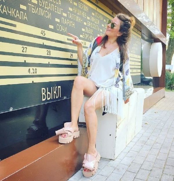 Жана Бадоєва шокувала міні-шортами. 40-річна  Жана Бадоєва поділилася чудовими знімками на відпочинку в Сочі.
