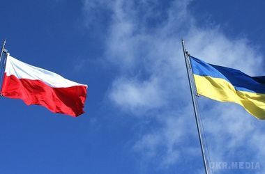 Україну і Польщу з'єднає новий автобан. Між Україною та Польщею з'являться поліпшені митні переходи, залізничні сполучення і спільні автобани. 