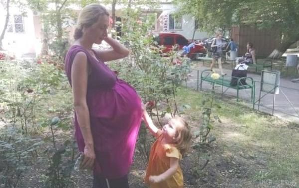 Батьки п'ятьох близнюків: "Ми виростимо всіх". Оксана і Сергій звикають до статусу багатодітних батьків і планують майбутнє новонароджених і старшої дочки.