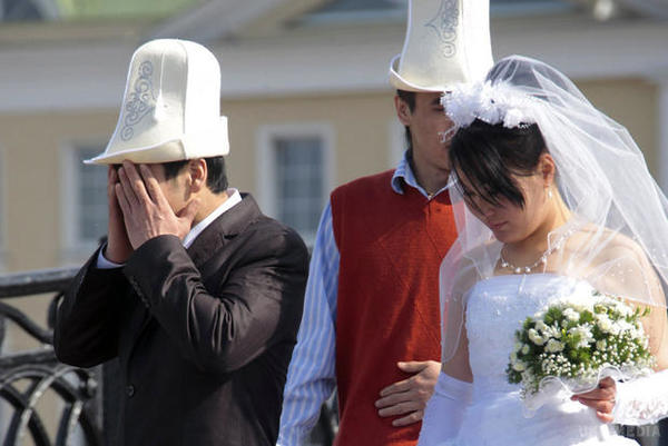 Депутати Киргизстану вимагають захисту від деспотичних дружин. На своєму сьогоднішньому засіданні обранці переймалися актуальним і важливим, на їх думку, питанням насильства над чоловіками