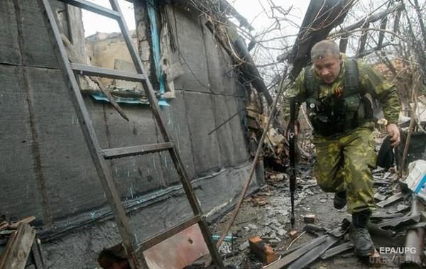 У АТО знову гаряче. Великий бій під Дебальцевим (відео). На Донбасі відновлені активні бойові дії, сторони конфлікту заявляють про масові втрати в таборах один одного.