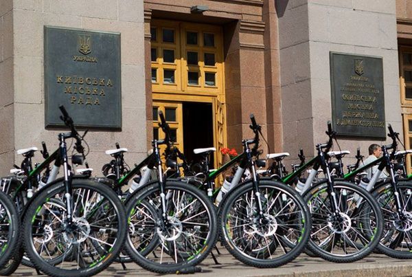 У Києві запускають велопатрулі. Поліцейські будуть використовувати велосипеди при патрулюванні пішохідних зон і парків.