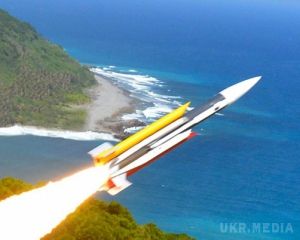 В бік Китаю випадково запустили ракету. Військово-морські сили Тайваню випадково запустили надзвукову протикорабельну ракету Hsiung-feng III в бік Китаю.