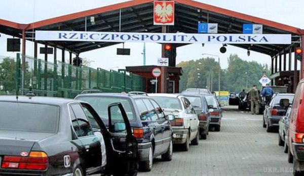 Польща заборонила українцям в'їжджати на свою територію. З 4 липня буде тимчасово призупинено малий прикордонний рух між Україною і Польщею. 