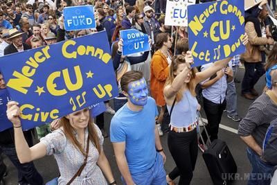 У Лондоні почався масштабний "Євромайдан" (фото). На акцію протесту вийшли десятки тисяч британців.