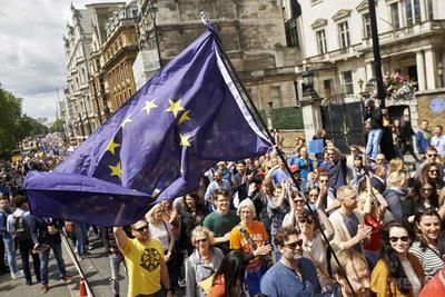 У Лондоні почався масштабний "Євромайдан" (фото). На акцію протесту вийшли десятки тисяч британців.