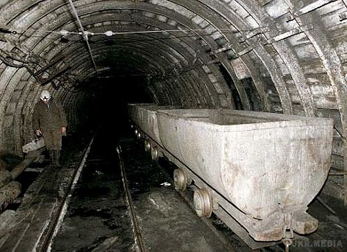 В Китаї під землею застрягли 12 шахтарів. На півночі Китаю в провінції Шаньсі під землею застрягли 12 шахтарів 82 були врятовані.