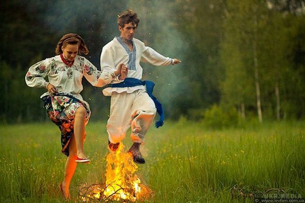 Івана Купала 2016: дата, історія та традиції свята. У ніч з 6 на 7 липня святкуємо Івана Купала - одне з найвеселіших слов'янських свят.