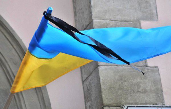 В зоні АТО троє українських військових загинули, ще 13 отримали поранення - Андрій Лисенко. За минулу добу в результаті бойових дій троє українських військових загинули, ще 13 військовослужбовців були поранені. 
