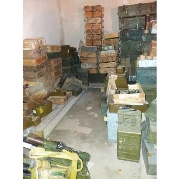  Рекордні запаси зброї, викраденої з АТО, вилучили у спецполку "Дніпро-1" (фото). Найбільша партія зброї була вивезена з зони АТО як вже списане військове майно.
