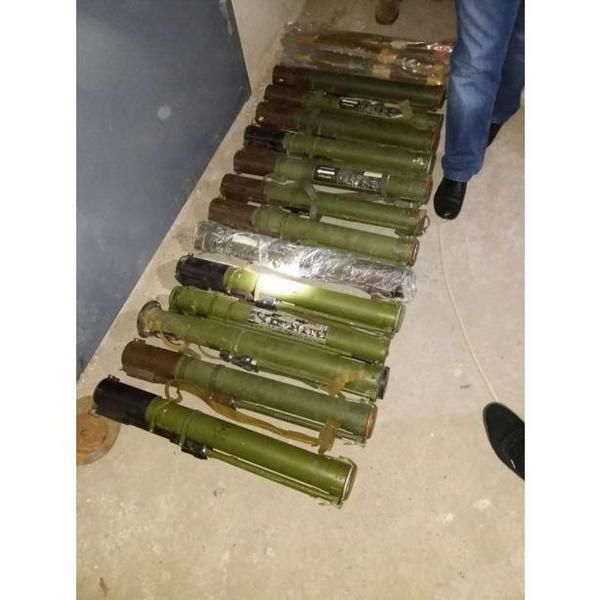 Рекордні запаси зброї, викраденої з АТО, вилучили у спецполку "Дніпро-1" (фото). Найбільша партія зброї була вивезена з зони АТО як вже списане військове майно.