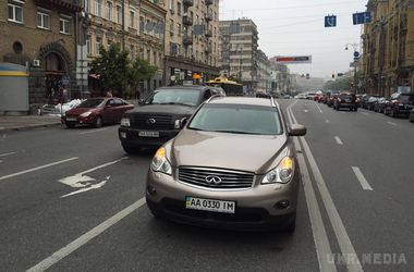 У заступника міністра економіки України викрали дорогу машину. У ніч на середу у заступника міністра економічного розвитку і торгівлі України Максима Нефьодова викрали автомобіль. 