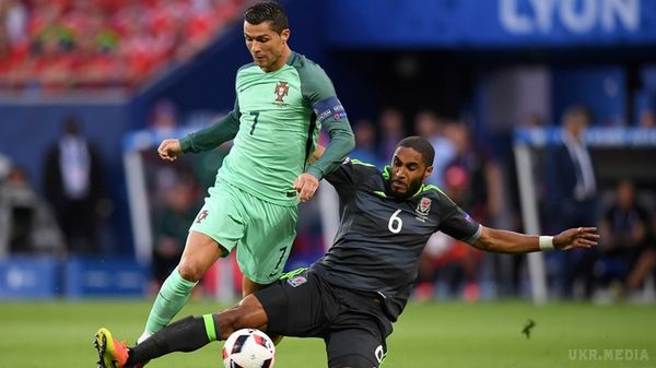 Євро2016-Завершився перший півфінальний матч Португалія - Уельс. .Португалія - Уельс 2:0: португальці крокують у фінал Євро-2016