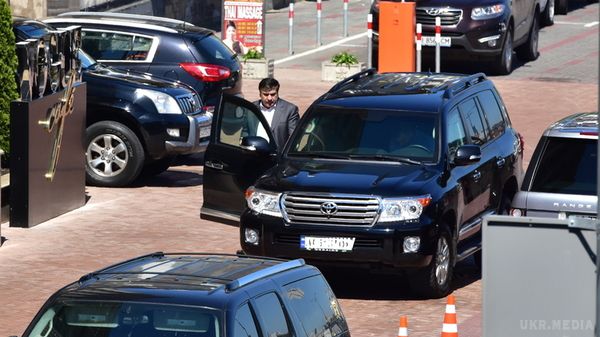 Ще один відомий політик став жертвою злочинного  угруповання злодія в законі.  В Києві був викрадений броньований Toyota Land Cruiser Міхеїла Саакашвілі