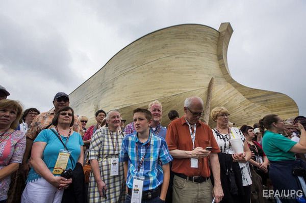  У США збудували точну копію Ноєвого ковчега із біблійської легенди про всесвітній потоп(фото). В американському штаті Кентуккі  побудували точну копію Ноєвого ковчега 
