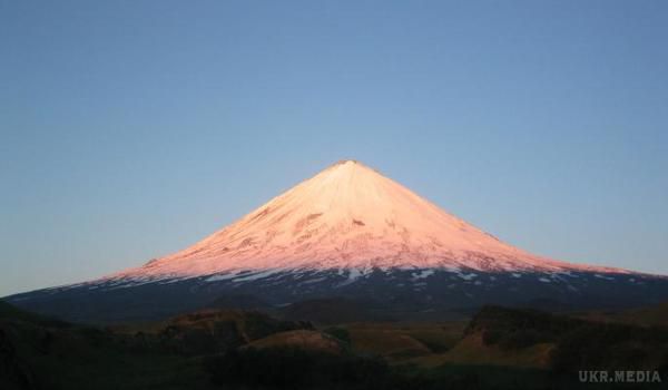 На Камчатці вибухнув найбільший вулкан Євразії (фото). Вибух на найбільшому континенті вулкан Ключевська Сопка стався вранці 7 липня. В результаті піднявся семикілометровий стовп попелу.