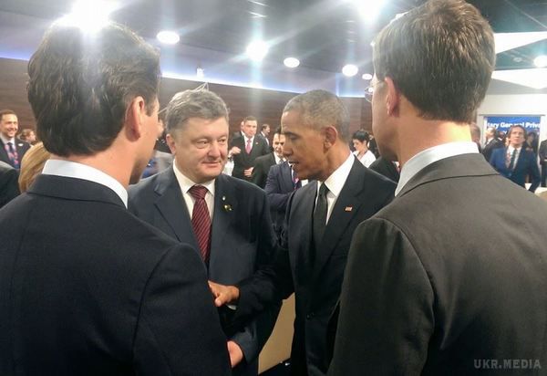  Порошенко на саміті НАТО у Варшаві зустрівся з керівниками США, Німеччини, Великобританії, Канади. Саміт НАТО у Варшаві триватиме 8-9 липня. 