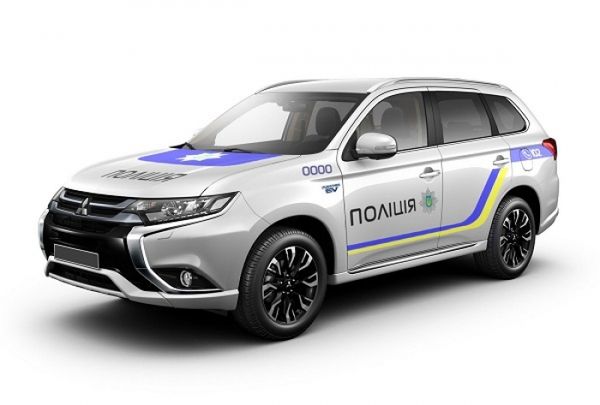 Національна поліція України отримає сотні нових позашляховиків Mitsubishi Outlander- Аваков. Нацполіця отримає 651 автомобіль Mitsubishi Outlander за кіотським протоколом