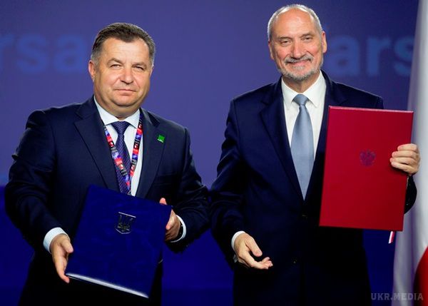 Польща і Україна домовилися про постачання зброї. Міністри оборони підписали протокол з питань поставок зброї, військової техніки та послуг військово-технічного співробітництва.